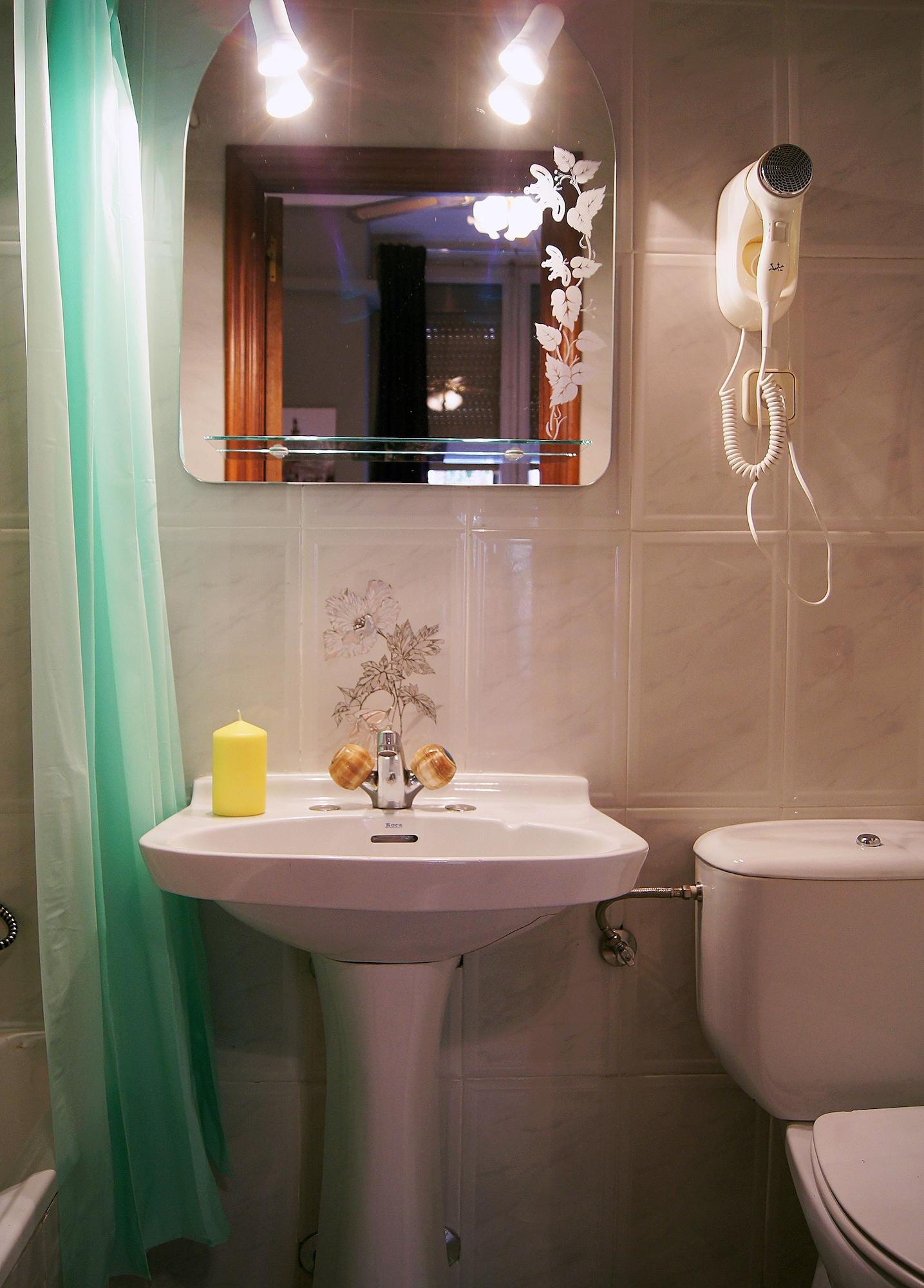 Hostal Fuencarral Kryse Madrid Buitenkant foto