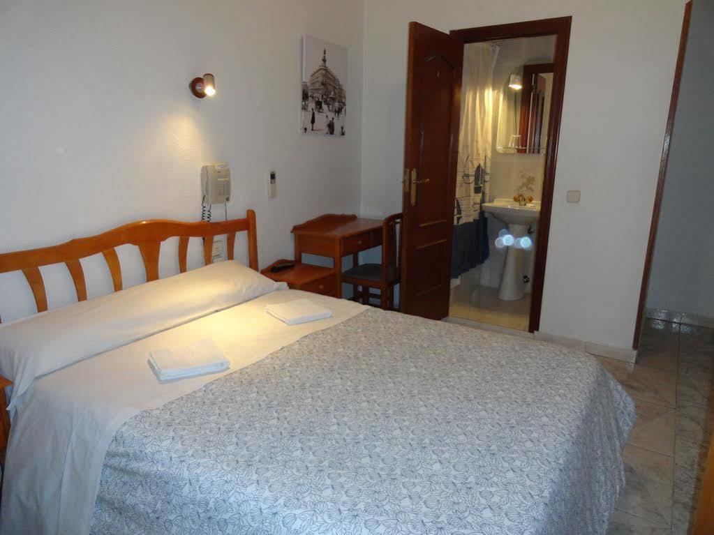 Hostal Fuencarral Kryse Madrid Buitenkant foto
