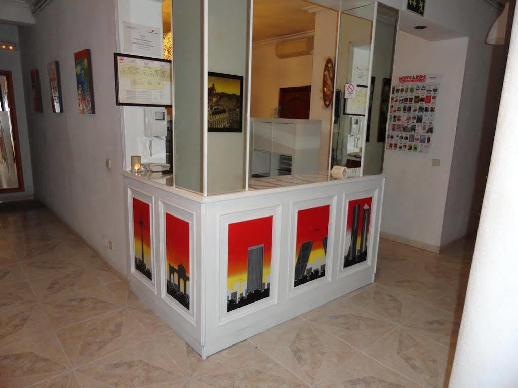 Hostal Fuencarral Kryse Madrid Buitenkant foto