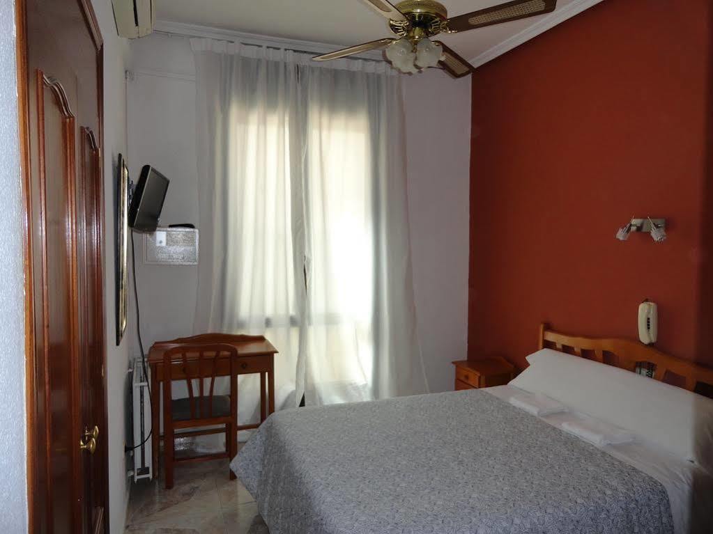 Hostal Fuencarral Kryse Madrid Buitenkant foto
