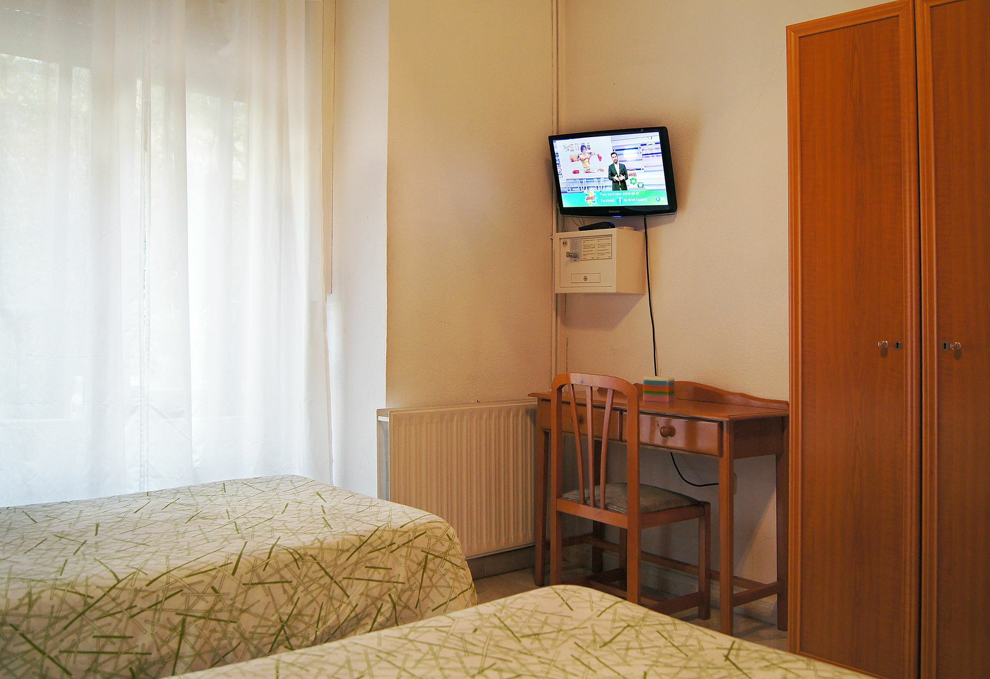 Hostal Fuencarral Kryse Madrid Buitenkant foto